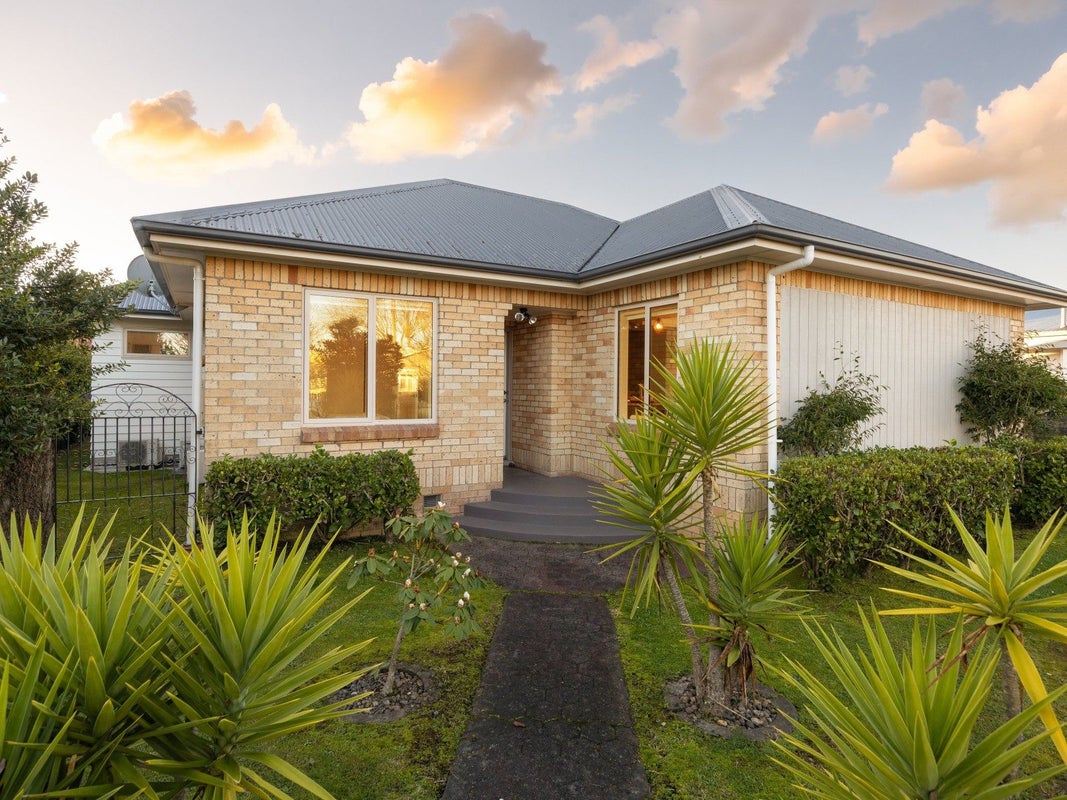 73 Cook Street, Hamilton East, Hamilton - Carousel 1