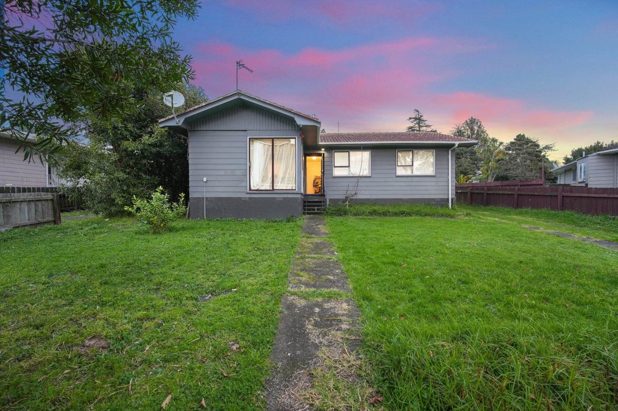 41 Larissa Avenue, Henderson, Auckland - Carousel 1