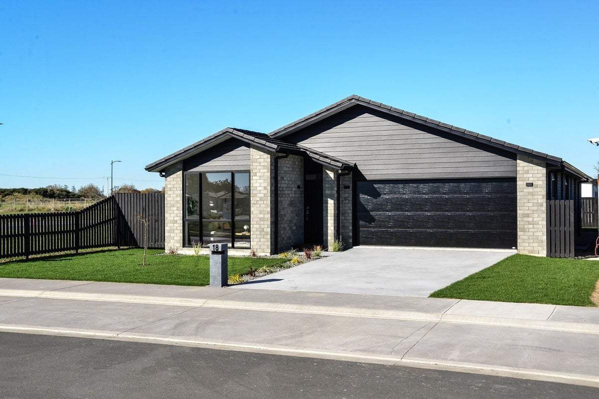 18 Tiroake Street, Ruakura, Hamilton - Carousel 1
