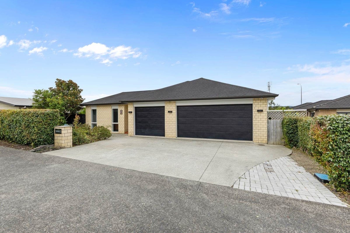 32 Cooladerry Place, Rosehill, Papakura - Carousel 1
