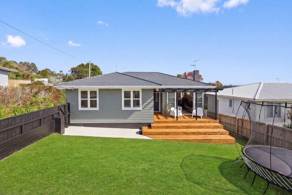 1/11 KIA ORA RD, Beach Haven, North Shore City - Carousel 1