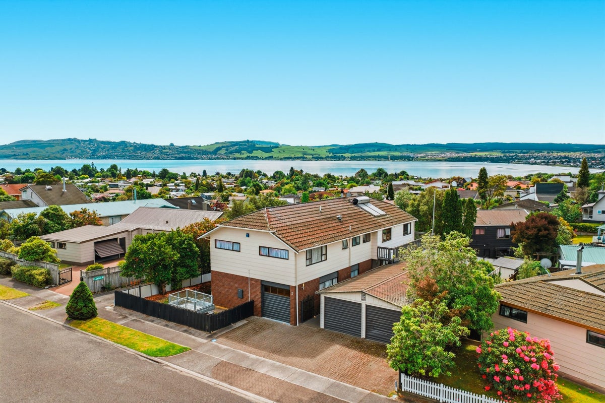 2 Kempton Place, Richmond Heights, Taupo - Carousel 30