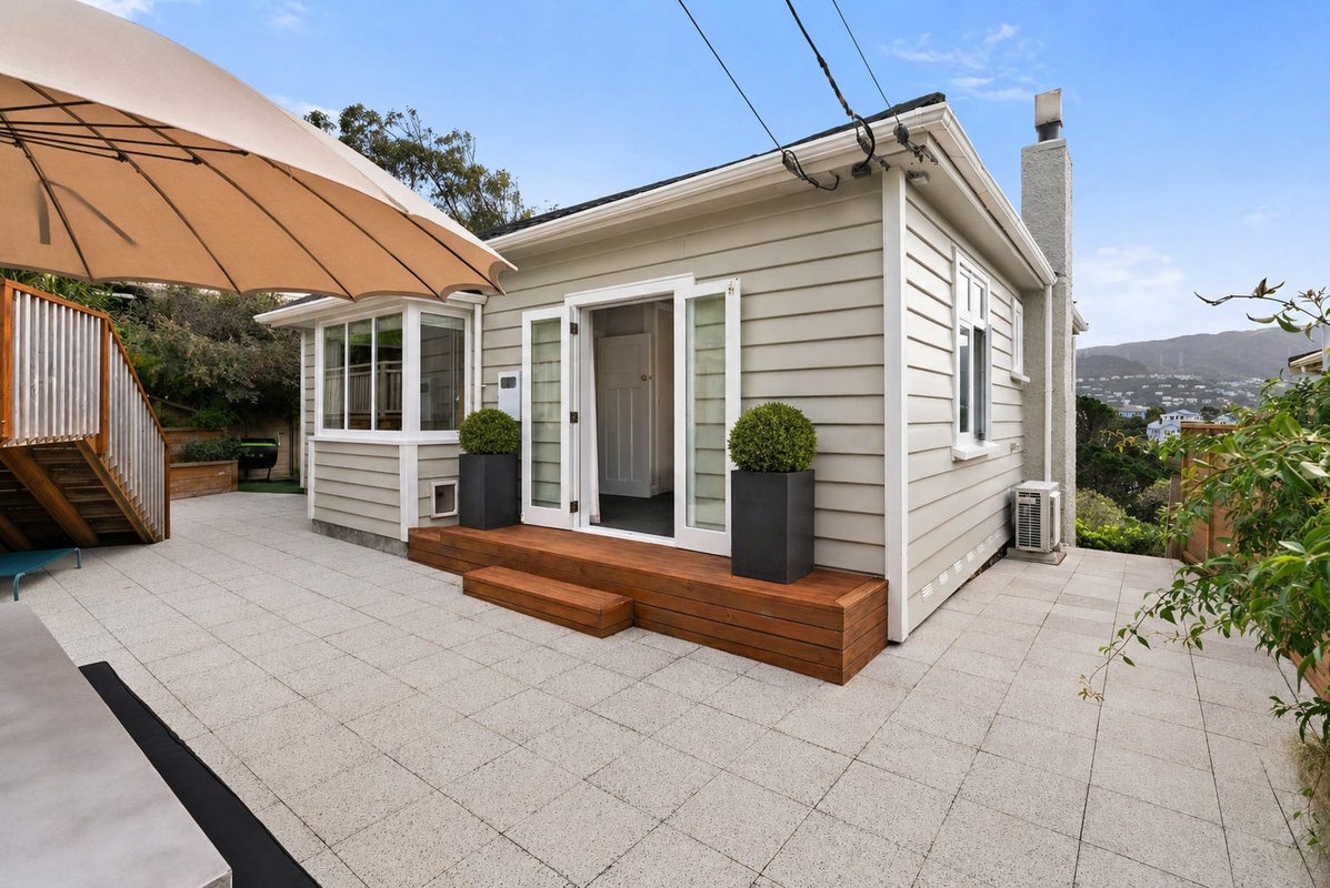 83 Sefton Street, Wadestown, Wellington - Carousel 1