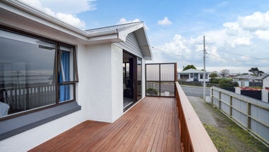 12 Walker Street, Bluff - Carousel 1