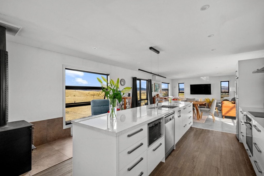 77 Leaning Rock Road, Springvale, Alexandra - Carousel 2