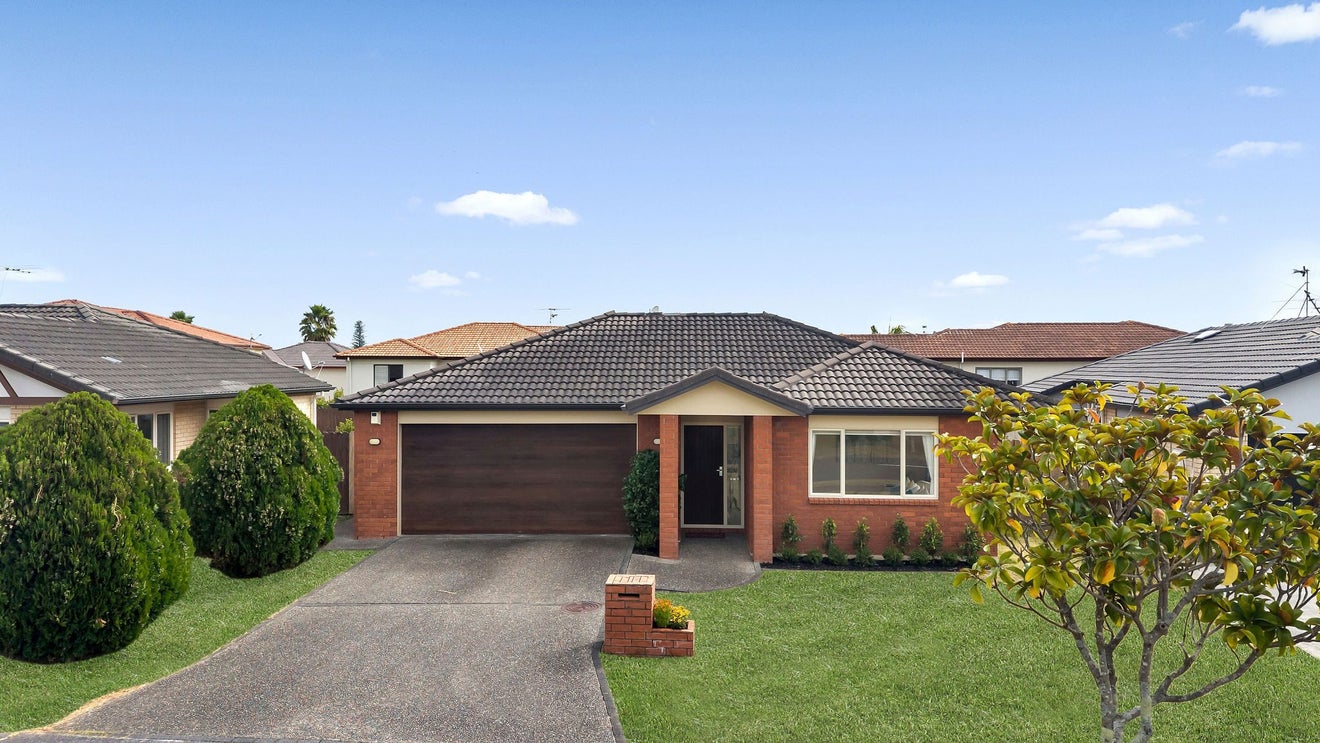 7 Middlefield Drive, East Tamaki Heights, Auckland - Carousel 1