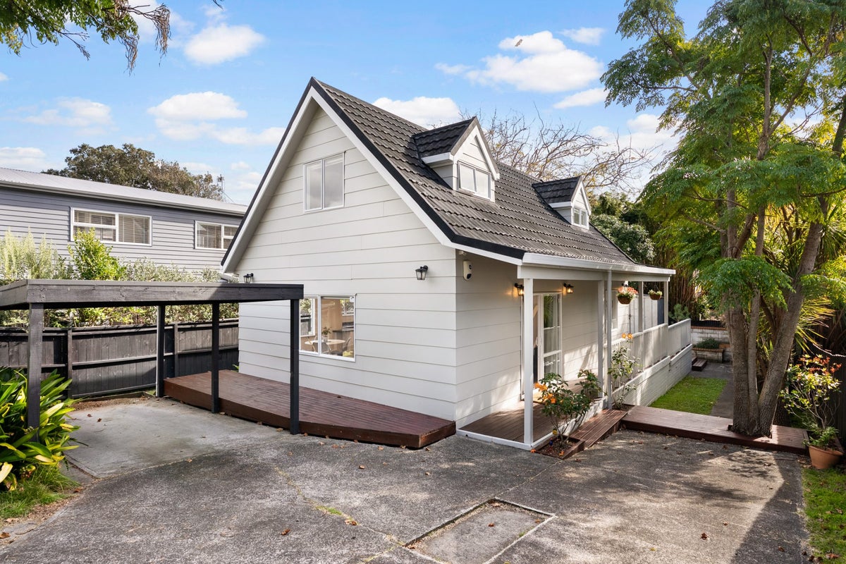 3/6 Fifth Avenue, Mount Albert, Auckland - Carousel 1