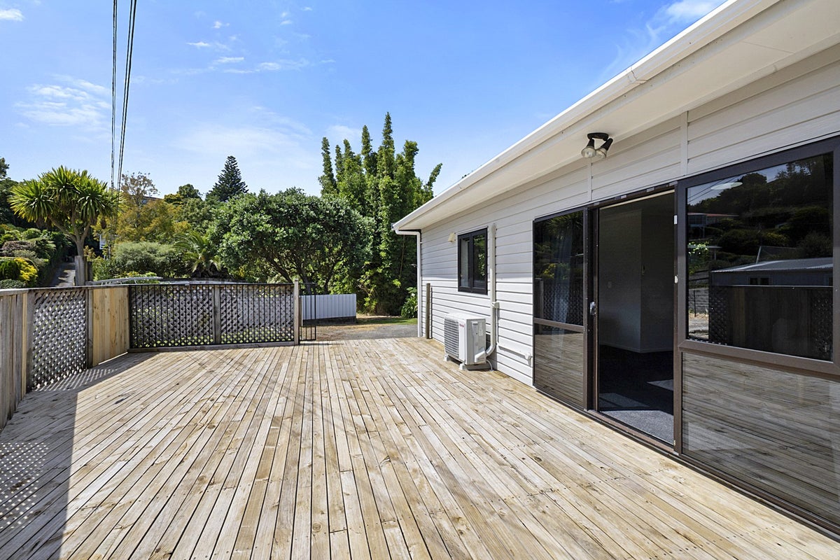 65 Seaview Road, Marfell, New Plymouth - Carousel 1