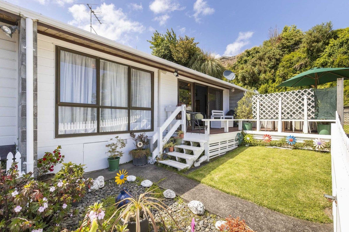 14A Ambury Place, Merrilands, New Plymouth - Carousel 1