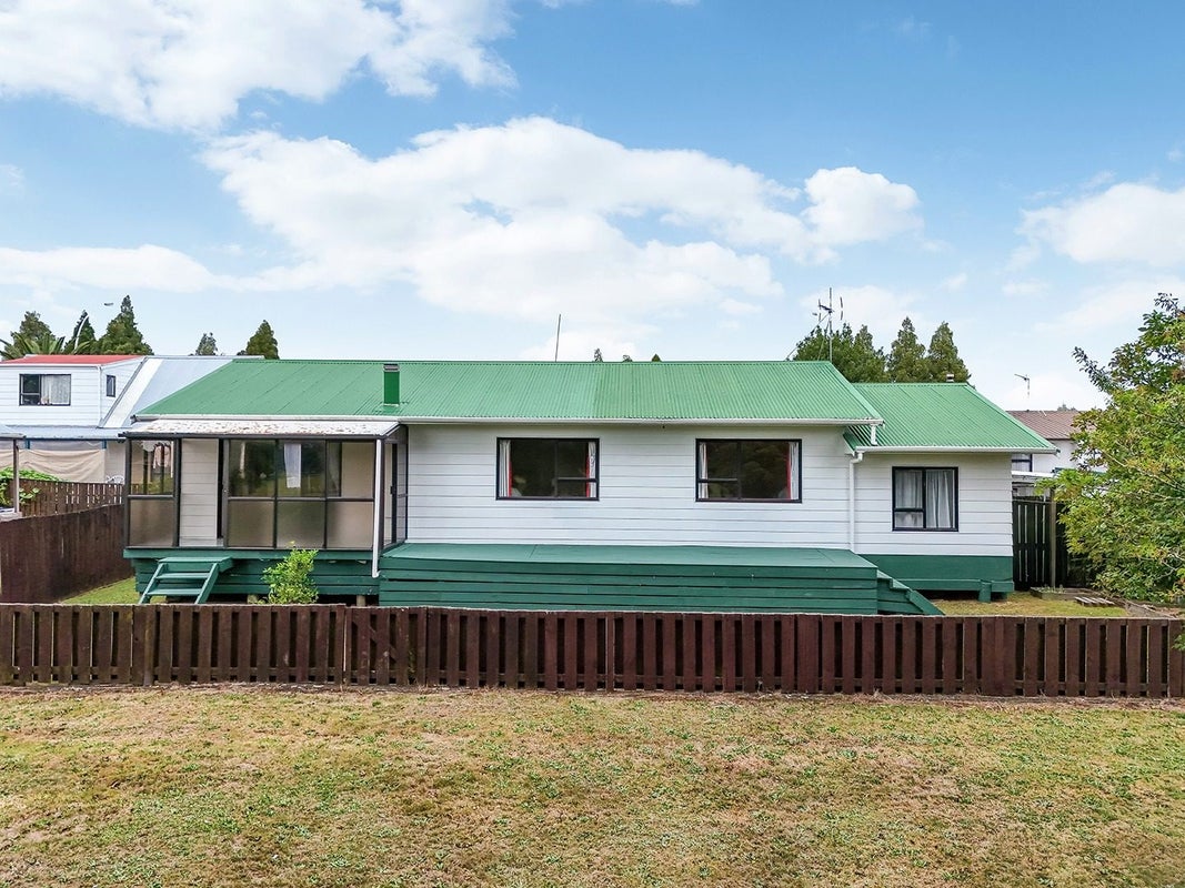 76A Kahikatea Drive, Melville, Hamilton - Carousel 2