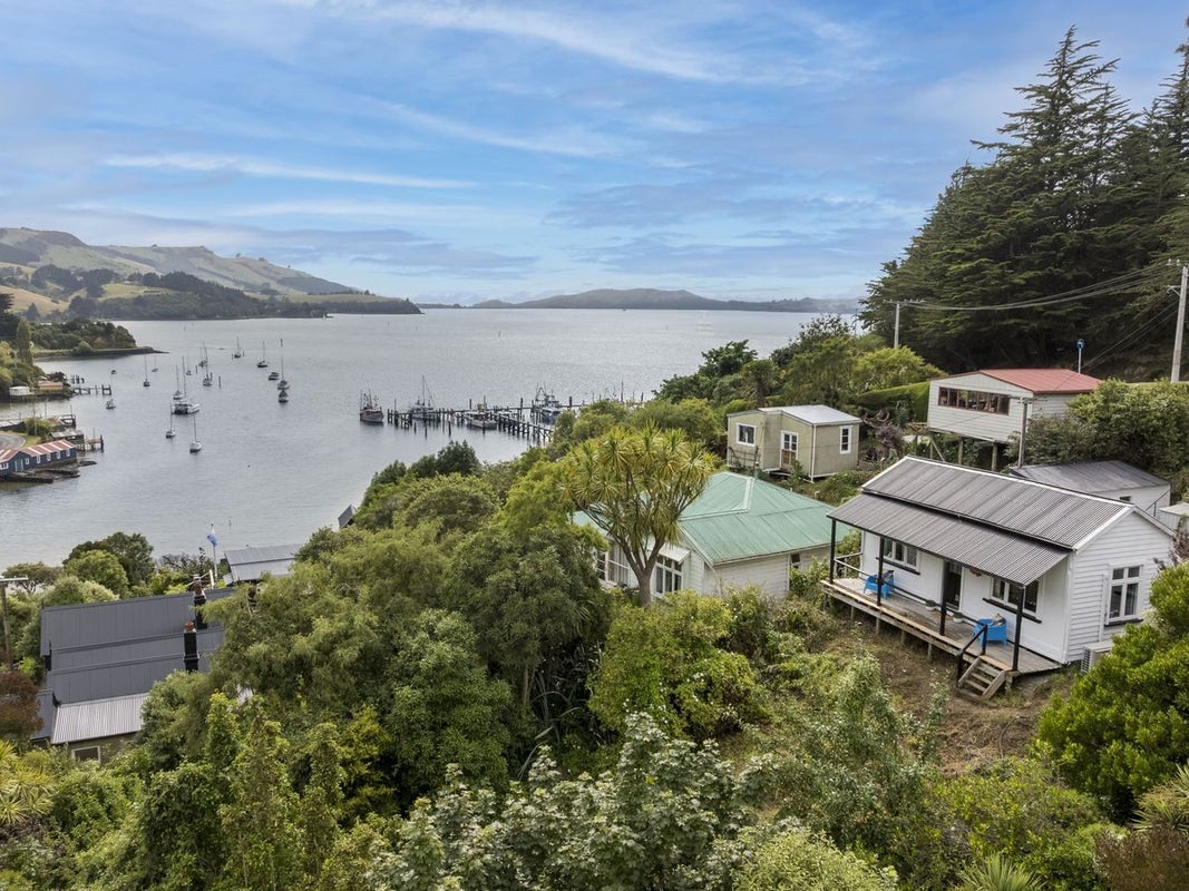 4 Harbour Terrace, Careys Bay, Port Chalmers - Carousel 1