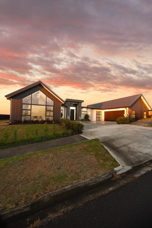 18 Vaucluse Heights, Fitzherbert, Palmerston North - Carousel 39
