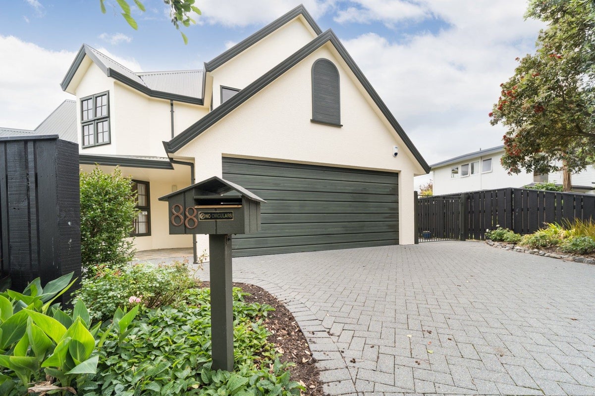88 Clifton Terrace, Fitzherbert, Palmerston North - Carousel 2