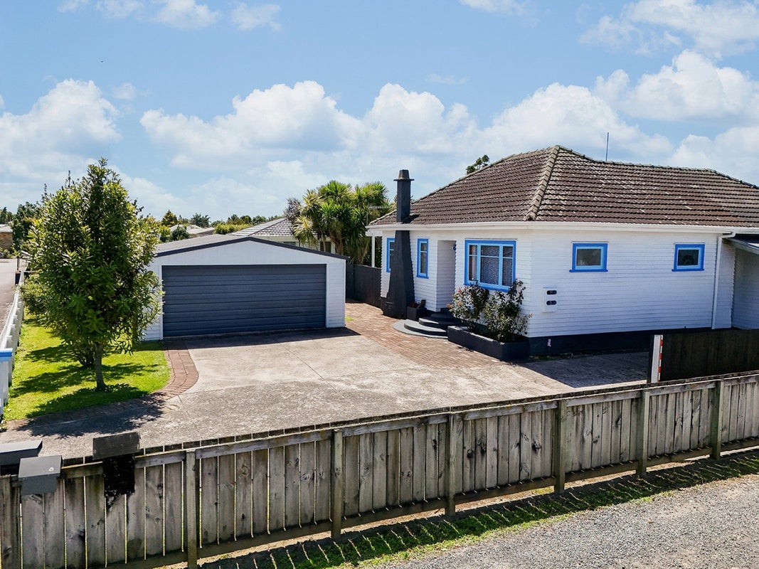 1160 Heaphy Terrace, Fairfield, Hamilton - Carousel 1