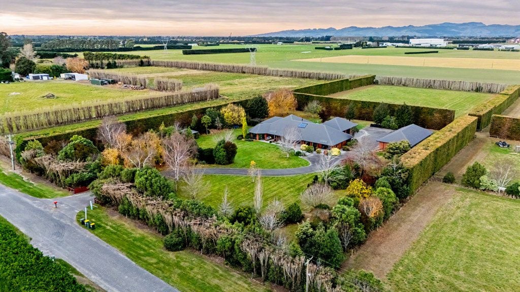 16 Knights Road, Christchurch - Carousel 1