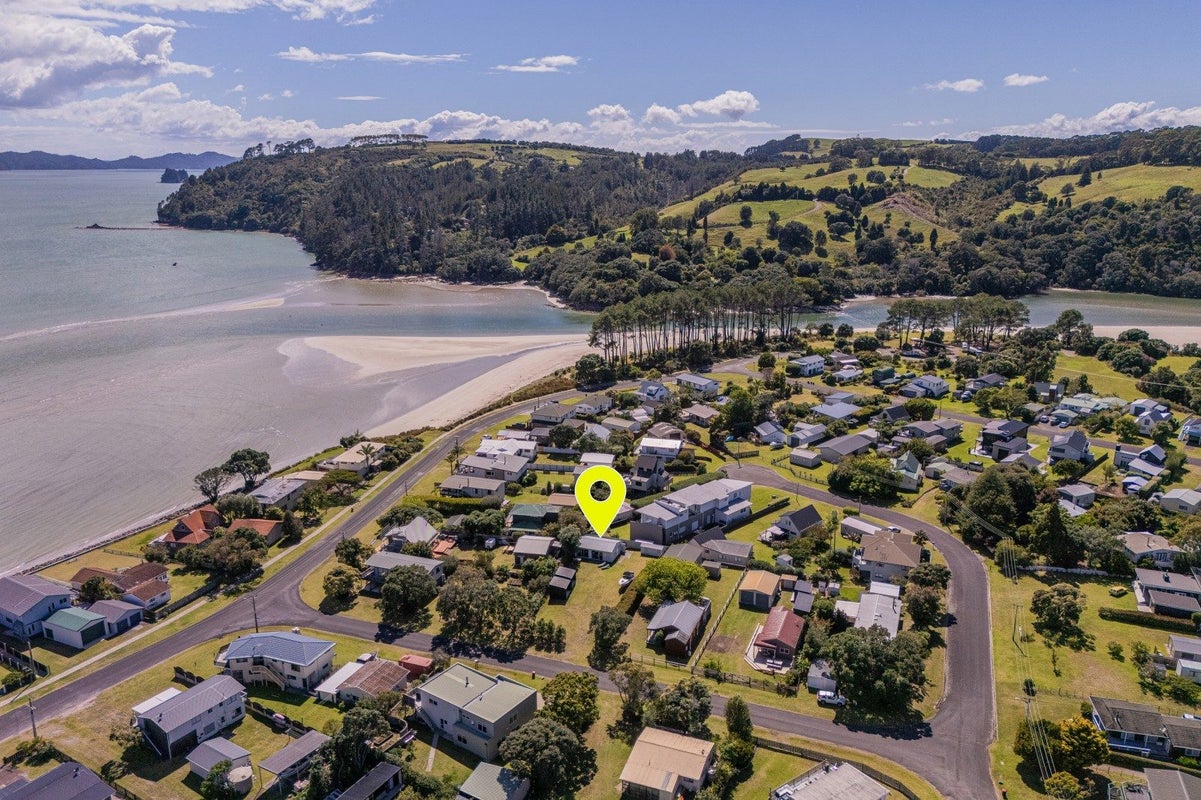 40 Hardy Place, Cooks Beach, Whitianga - Carousel 2
