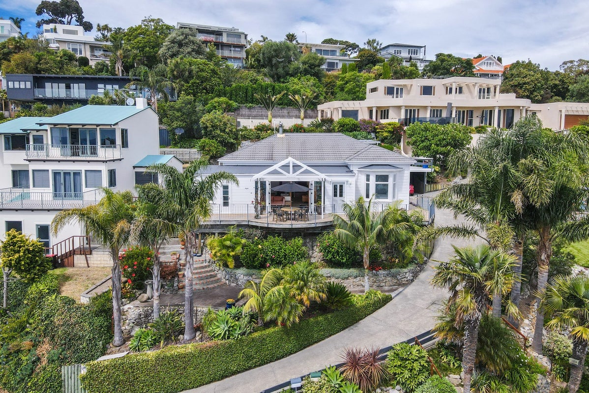 25 Seapoint Road, Bluff Hill, Napier - Carousel 1