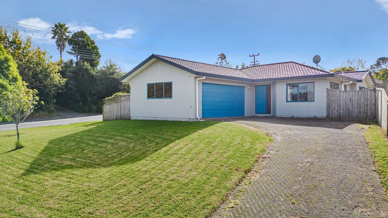 2 Kasia Close, Massey, Auckland - Carousel 1