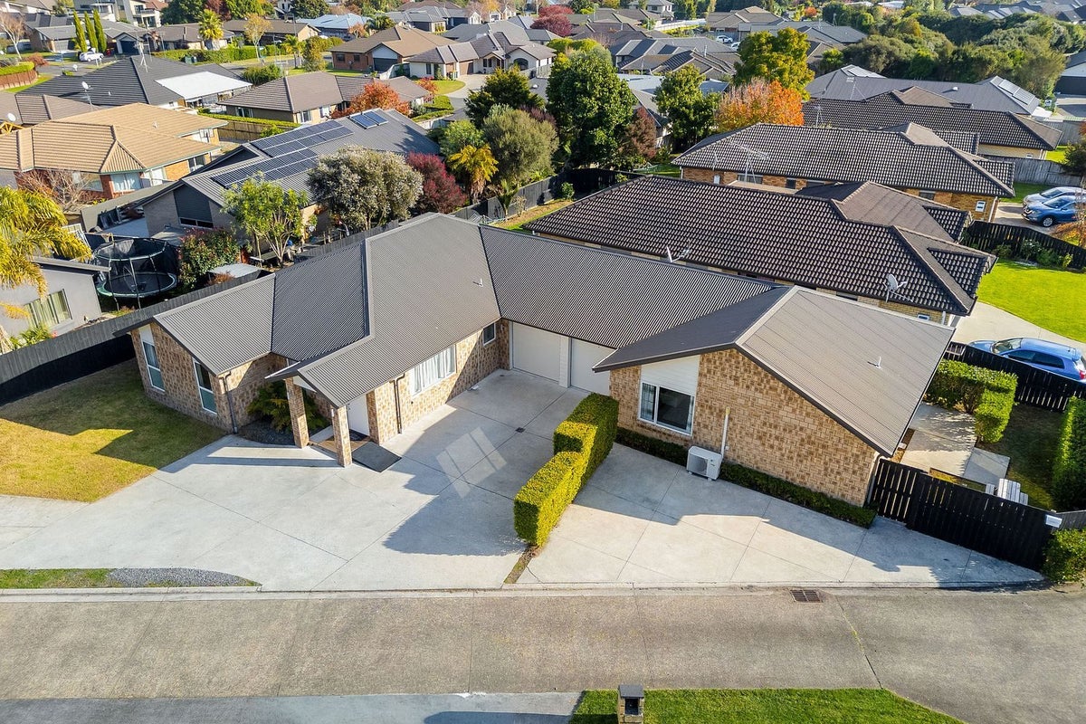 17 Barwick Place, Huntington, Hamilton - Carousel 1