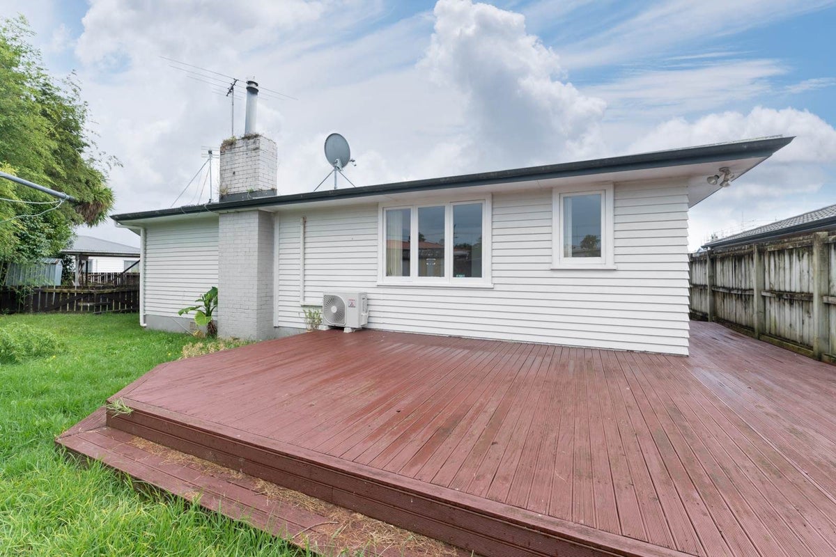 5 Meredith Street, Blockhouse Bay, Auckland - Carousel 2