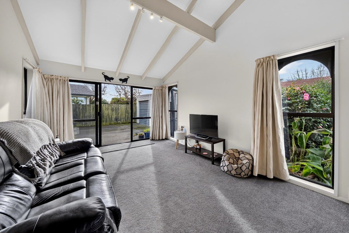 2/44 Chipping Lane, Redwood, Christchurch - Carousel 2