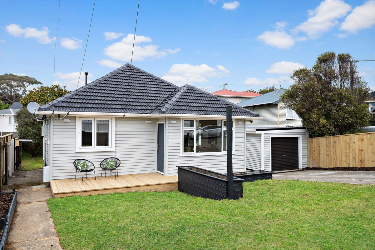 7 Massey Street, Tawa, Wellington, Wellington - Carousel 1