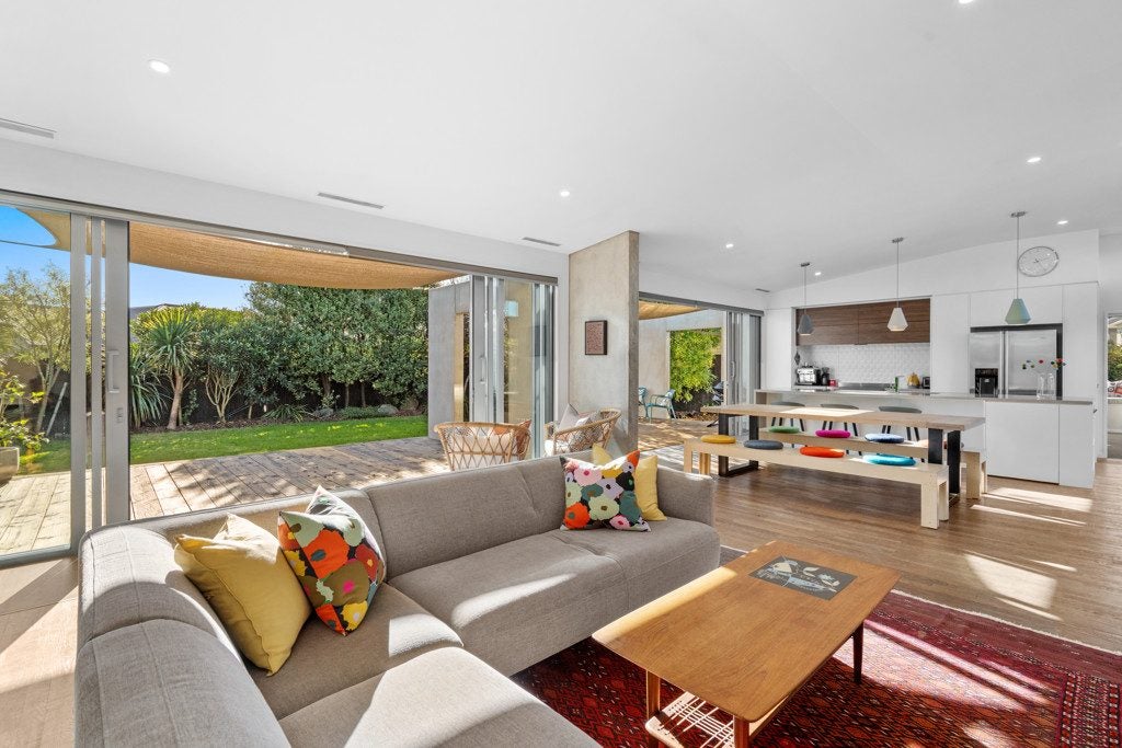 6 Hedge Close, Halswell, Christchurch - Carousel 1