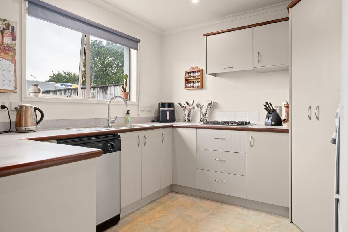 29C Claudelands Road, Hamilton East, Hamilton - Carousel 2