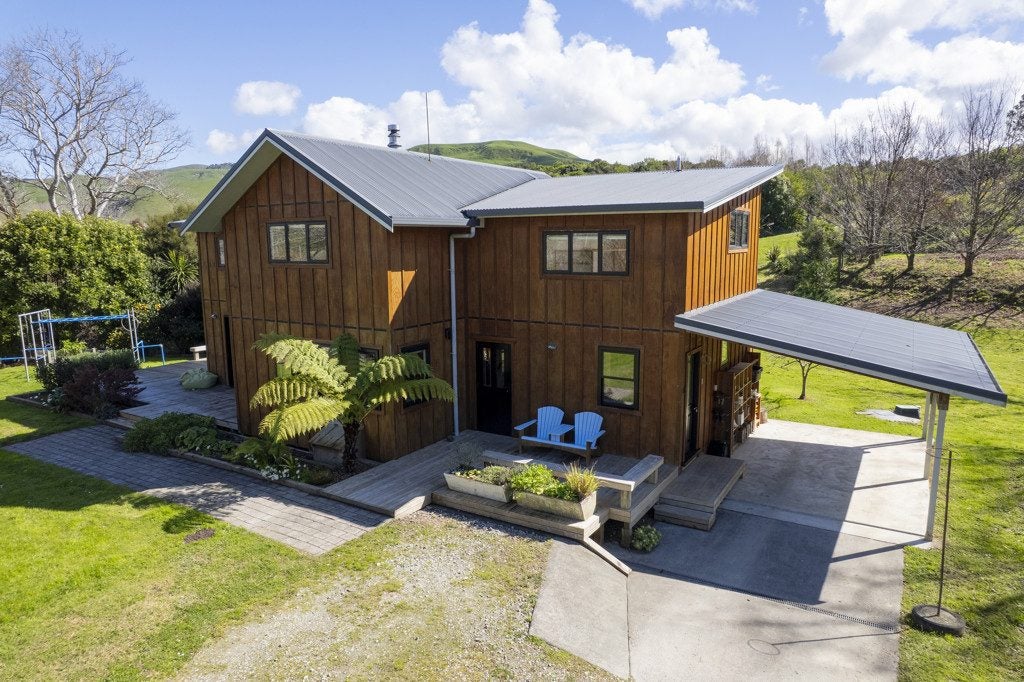 128 Lysnar Street, Okitu, Gisborne - Carousel 1