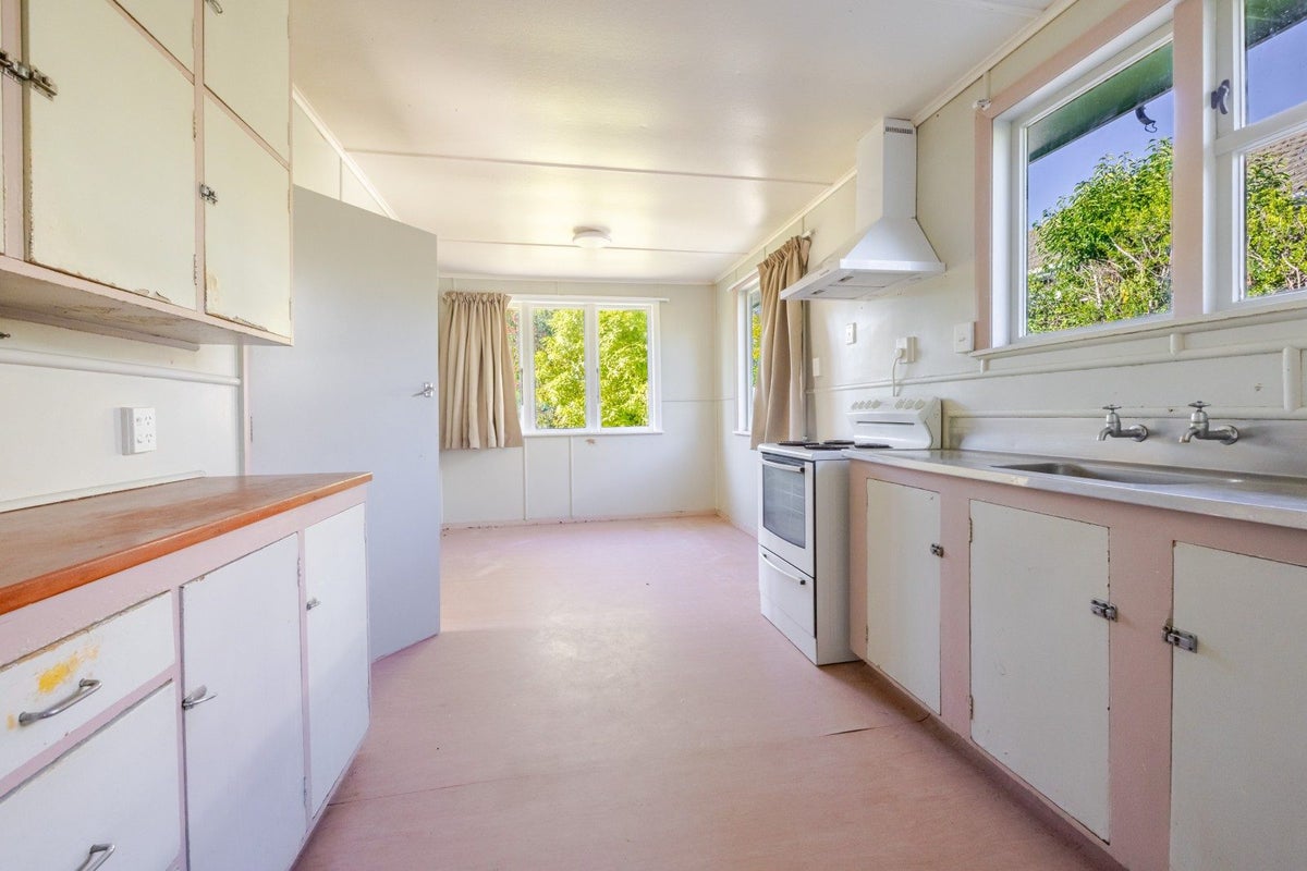 36 Palmerston Road, Havelock North, Havelock North - Carousel 2