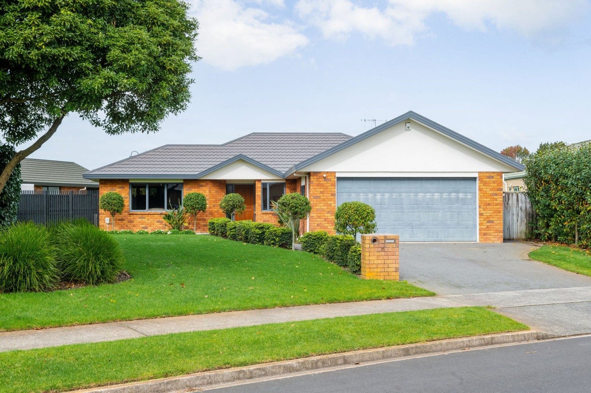 6 Bellona Place, Flagstaff, Hamilton - Carousel 1