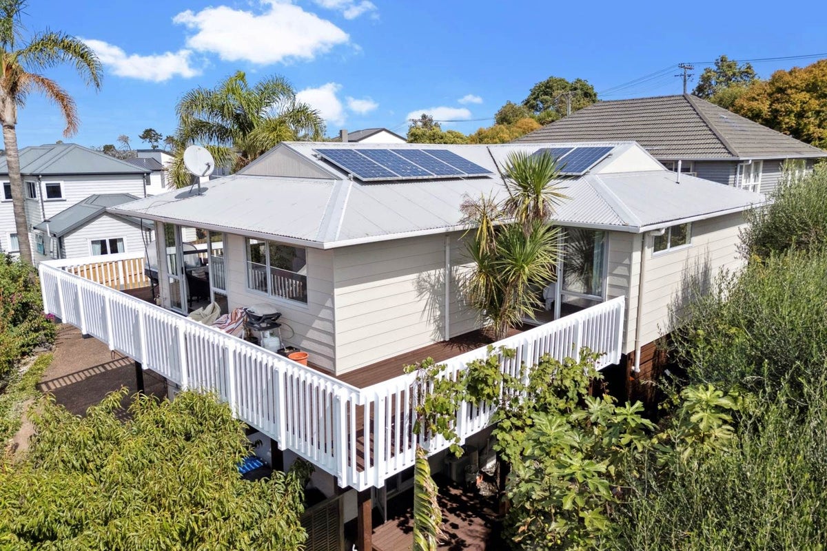 10A Silverton Avenue, Wai o Taiki Bay, Auckland - Carousel 1