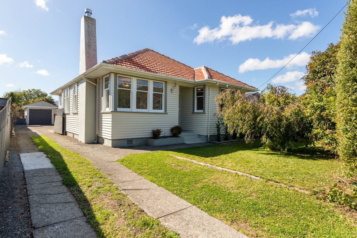 60 Pine Avenue, Ebdentown, Upper Hutt - Carousel 1