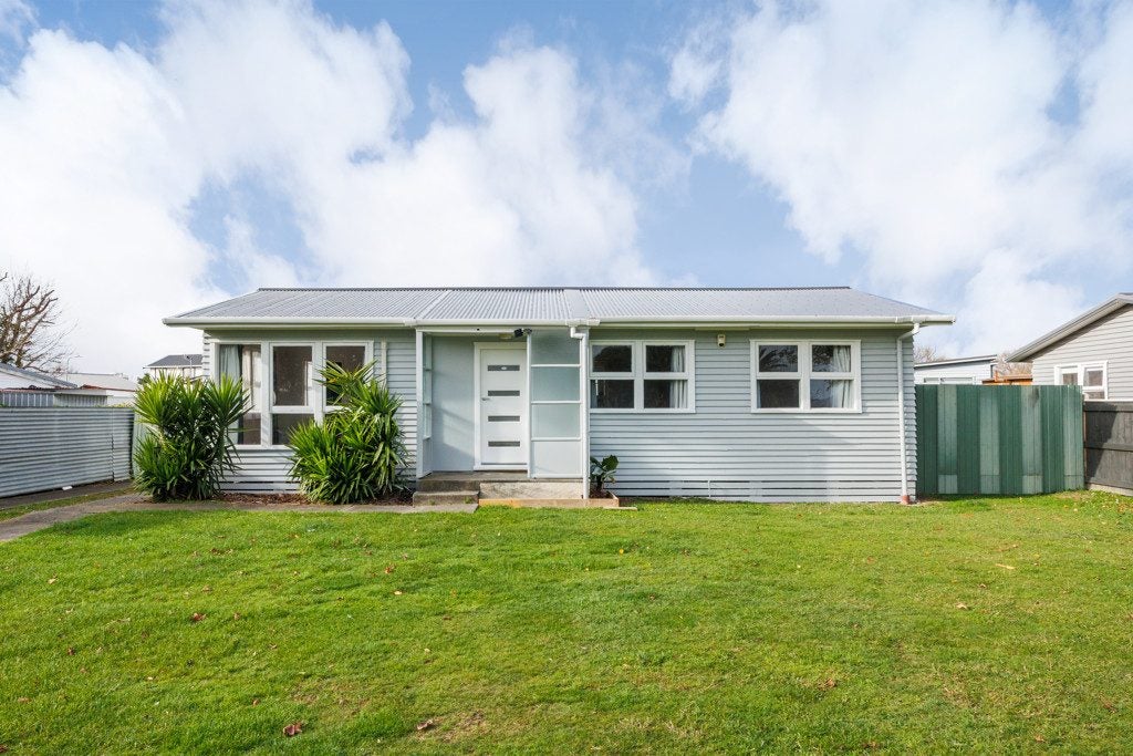 39 Clausen Street, Takaro, Palmerston North - Carousel 2