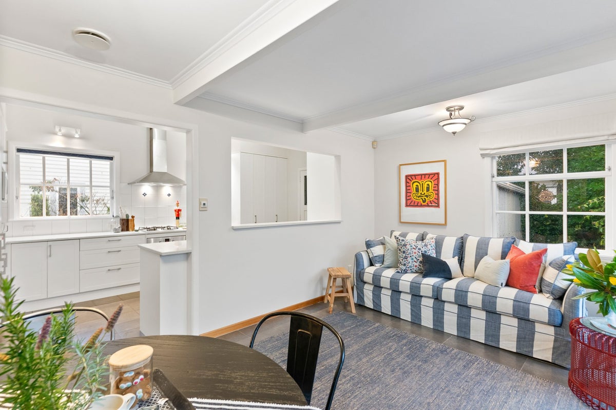 46 Duthie Street, Karori, Wellington - Carousel 2