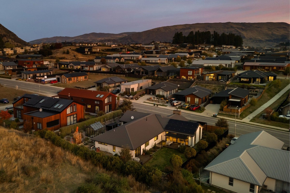 210 Aubrey Road, Wanaka - Carousel 2
