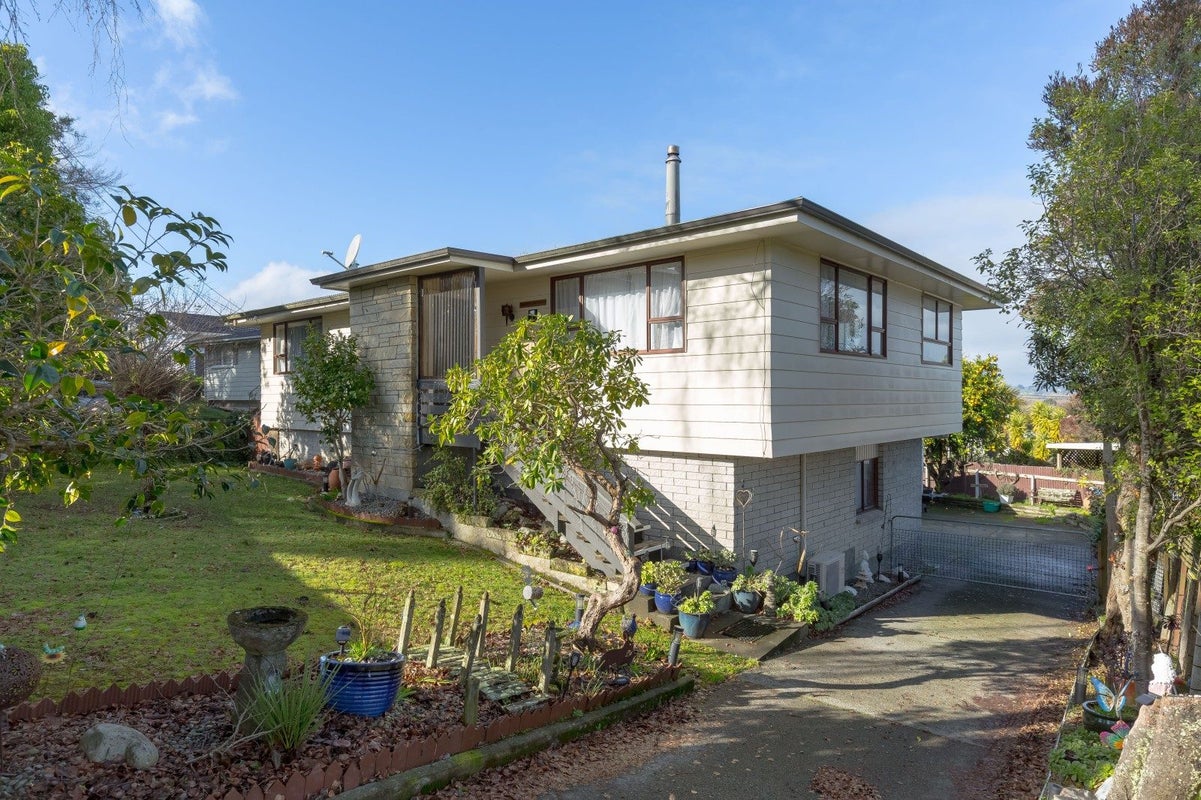 2 Manuka Street, Lansdowne, Masterton - Carousel 1