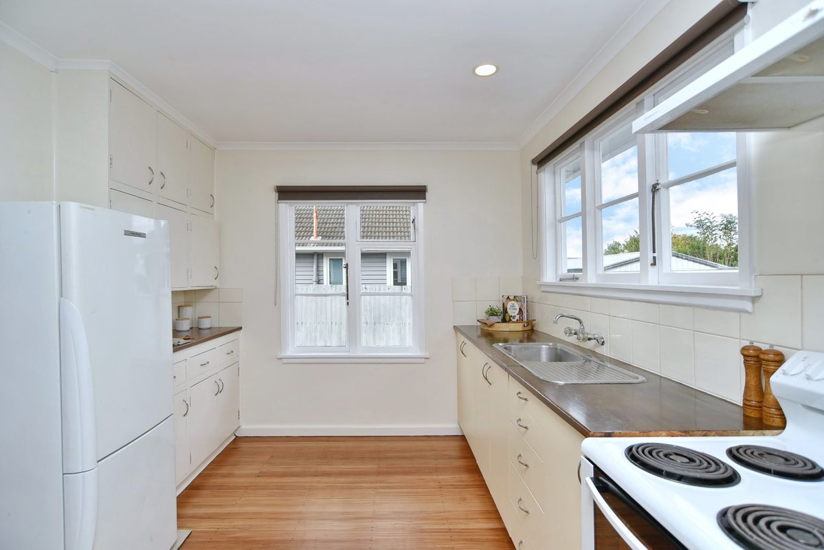 6 Dunedin Street, Redwood, Christchurch - Carousel 2