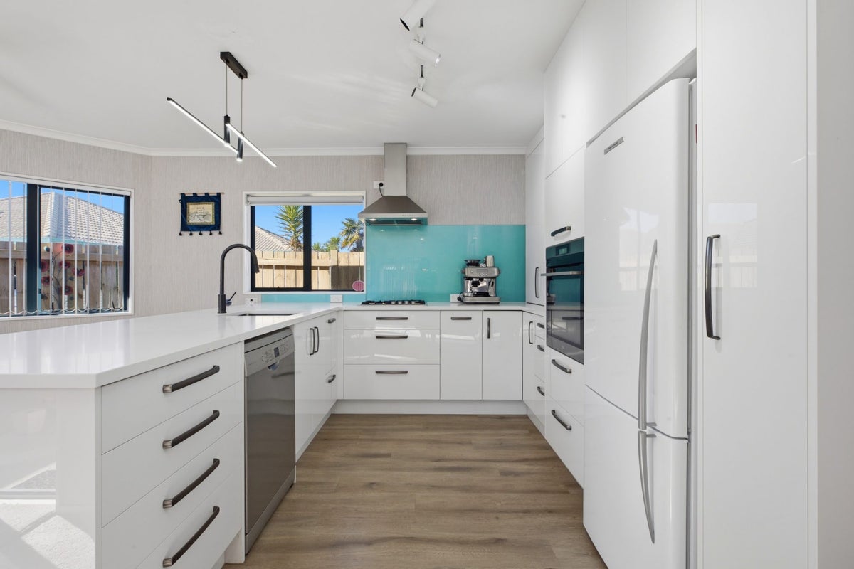 293 Gravatt Road, Papamoa Beach, Papamoa - Carousel 1