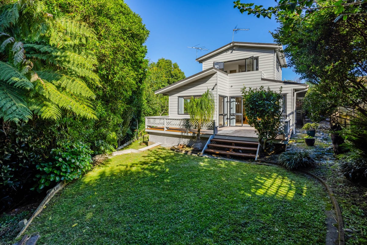 99A Redoubt Road, Goodwood Heights, Auckland - Carousel 2
