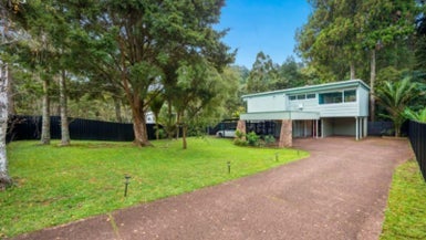 7 Waima Crescent, Titirangi, Auckland - Carousel 1