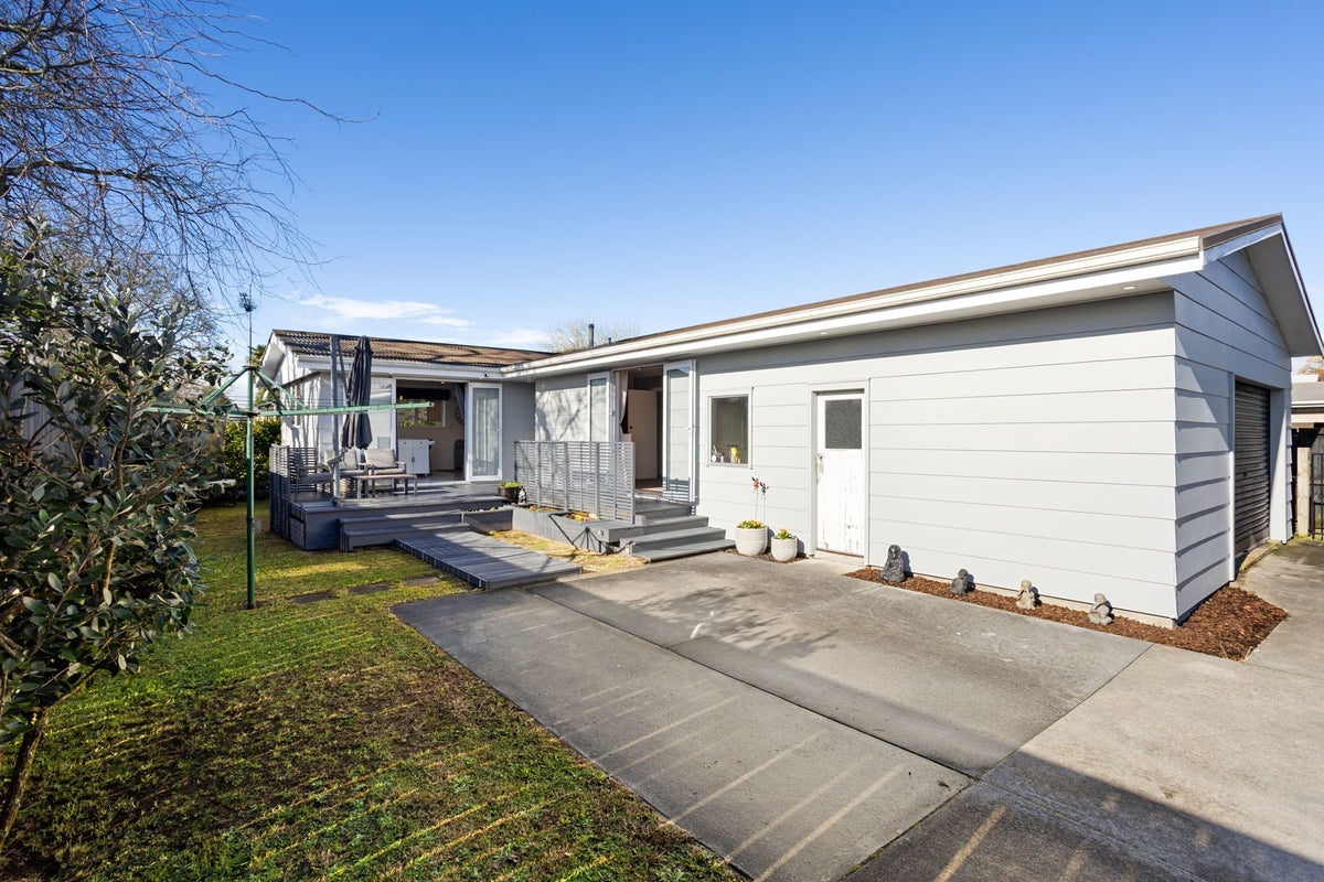 70A Galloway Street, Hamilton East, Hamilton - Carousel 1