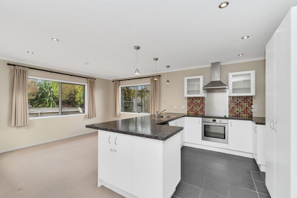 35 Cleat Street, Whitby, Porirua - Carousel 2