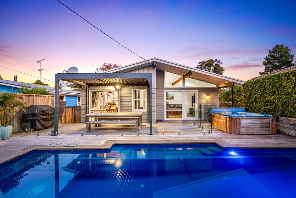 108 Cliff View Drive, Green Bay, Auckland - Carousel 1