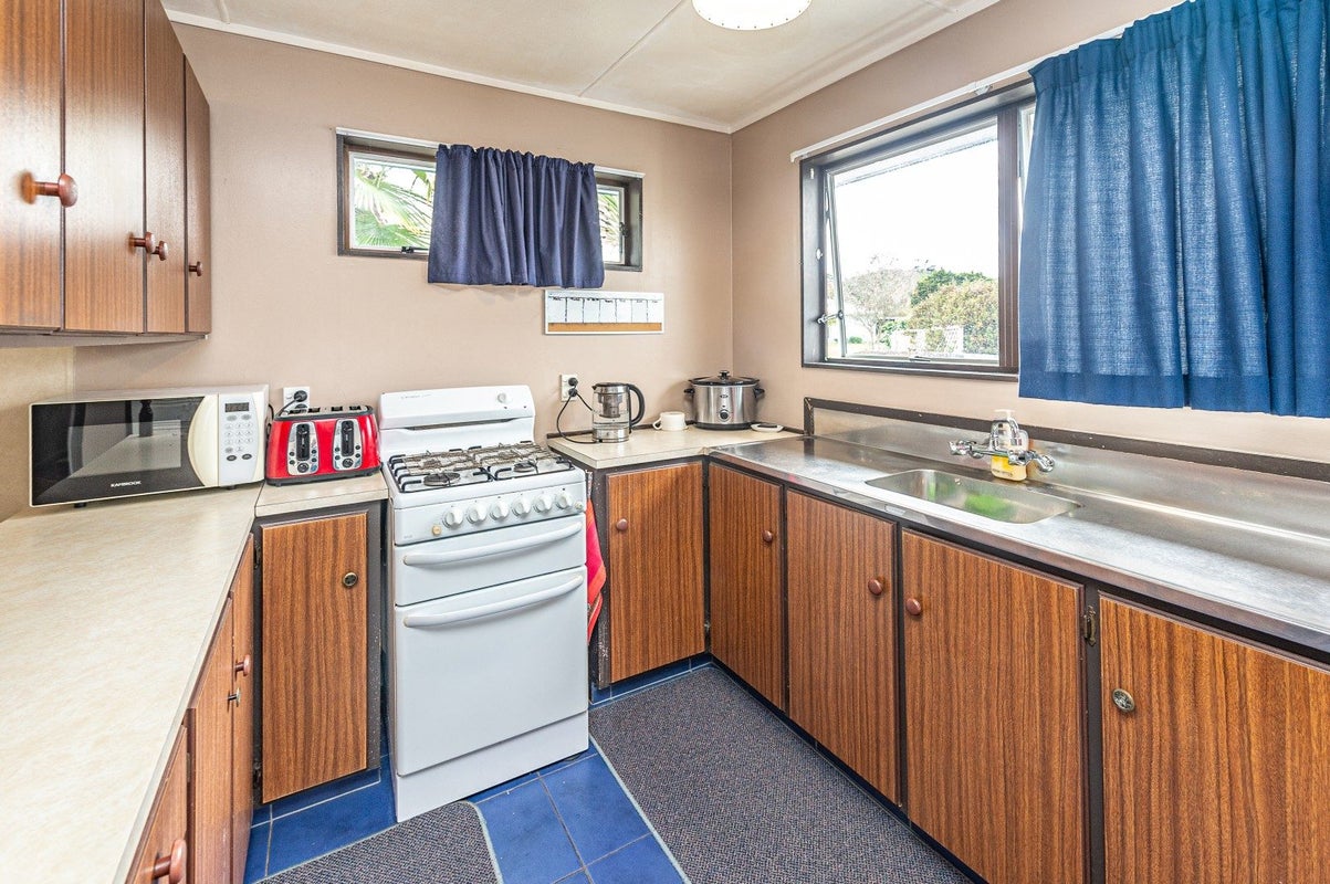 56 Hackett Street, Whanganui East, Whanganui - Carousel 2