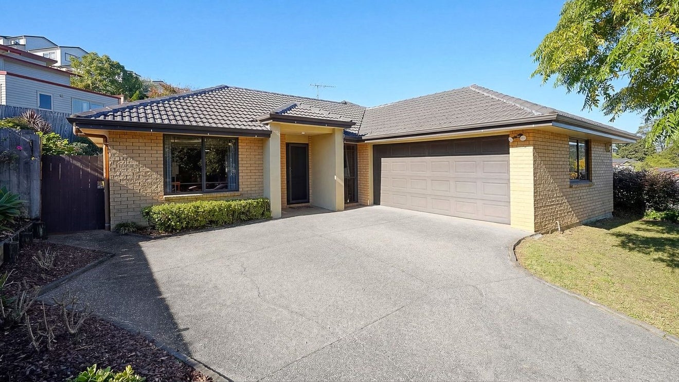42 San Marino Drive West, Henderson, Auckland - Carousel 1