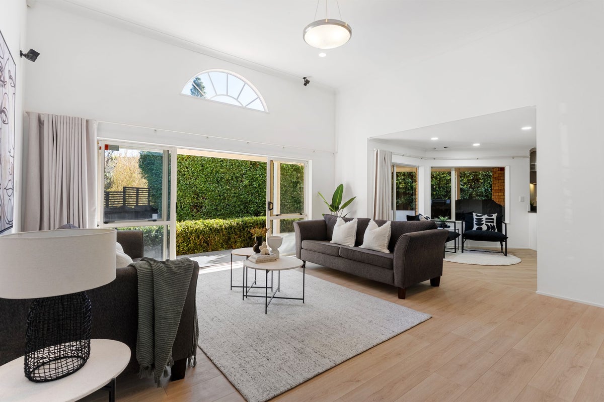 9 Berridge Avenue, Point Chevalier, Auckland - Carousel 1