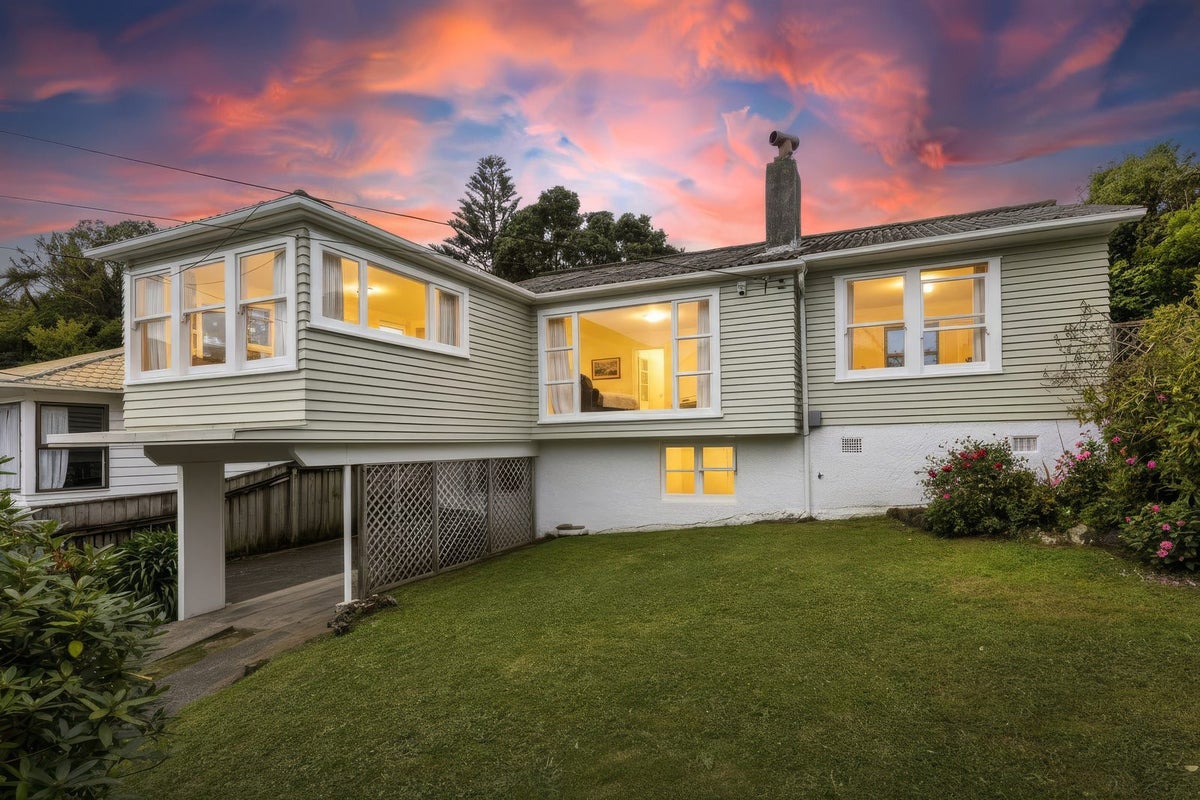25 Victory Avenue, Karori, Wellington - Carousel 1