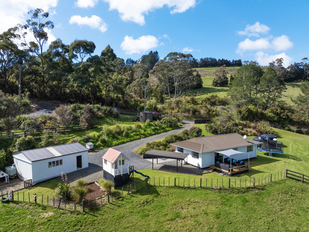 151 CHAMBERLAIN RD - Carousel 1