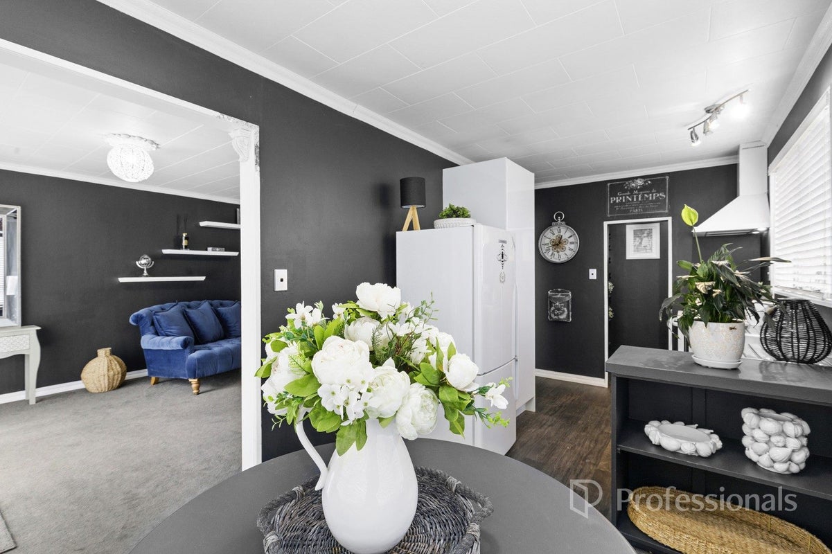2/3 Norfolk Street, Belmont, Lower Hutt - Carousel 1
